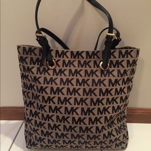 Micheal Kors Purse